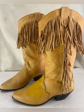 DINGO Women’s Tan Leather Fringe Western Boots -Size 6-M .